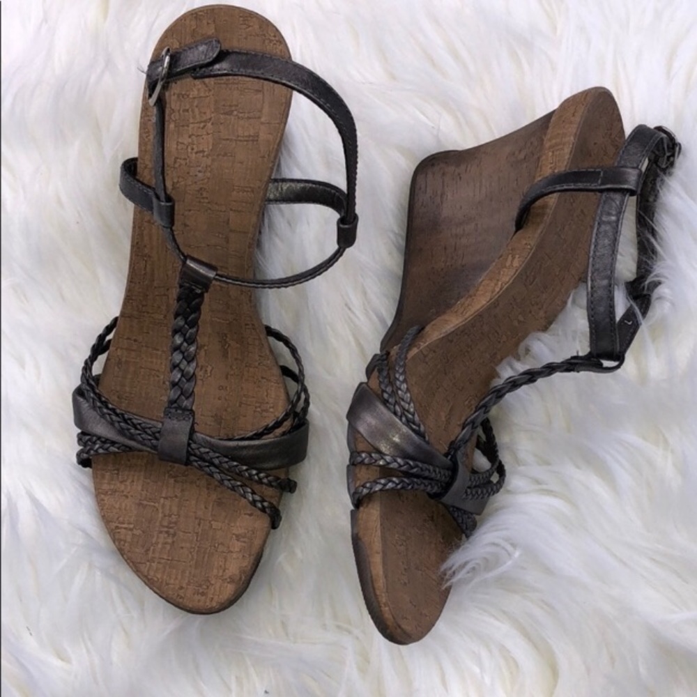 Kenneth Cole brushed silver gunmetal wedges